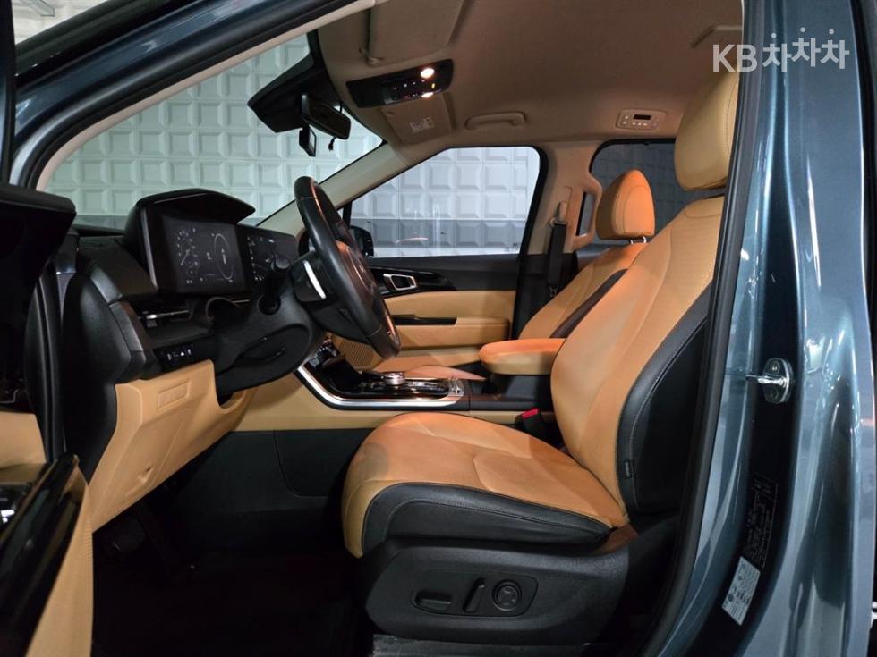 2023 - kia carnival