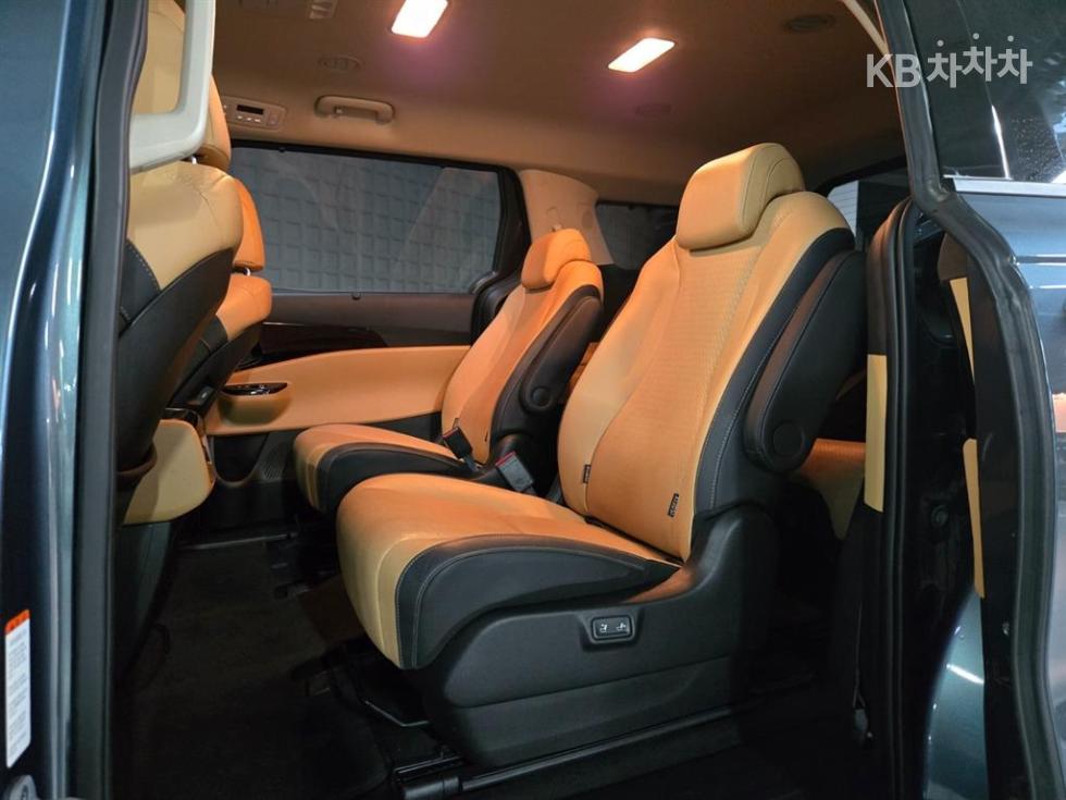 2023 - kia carnival