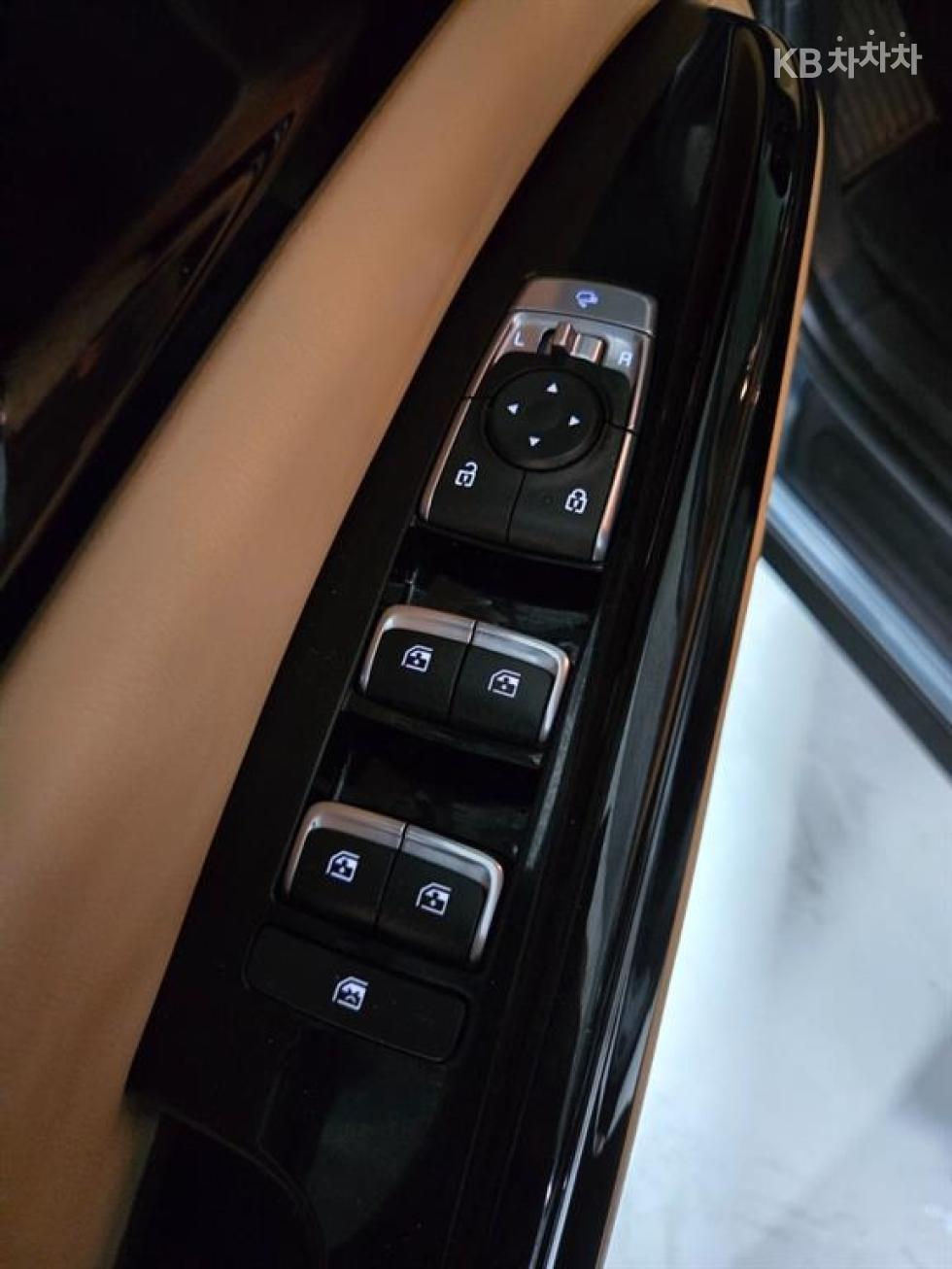 2023 - kia carnival