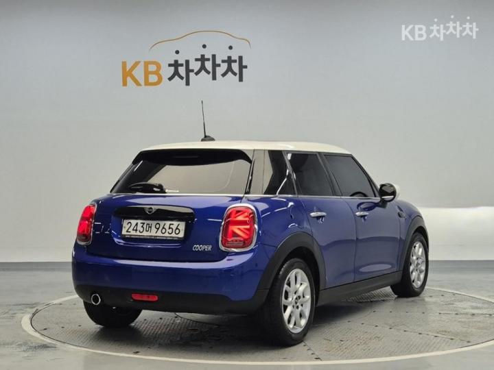 Mini Cooper 5 Duo D 1.5 High Trim 4