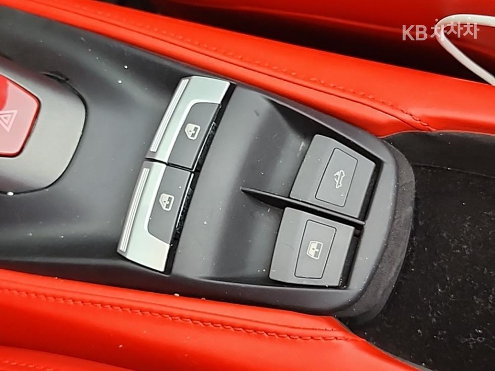 Ferrari 488 — miniaturë 13