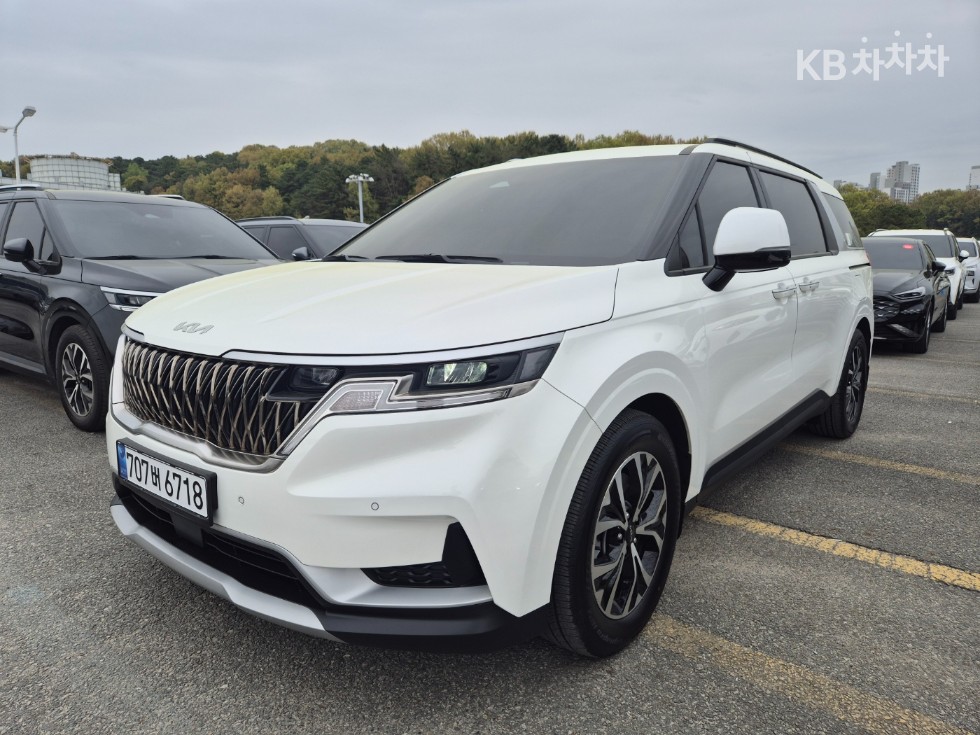 2023 - kia carnival