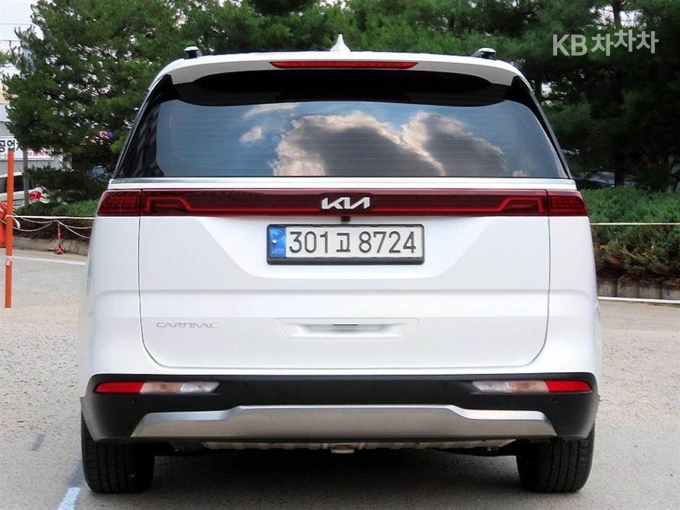 2023 - kia carnival