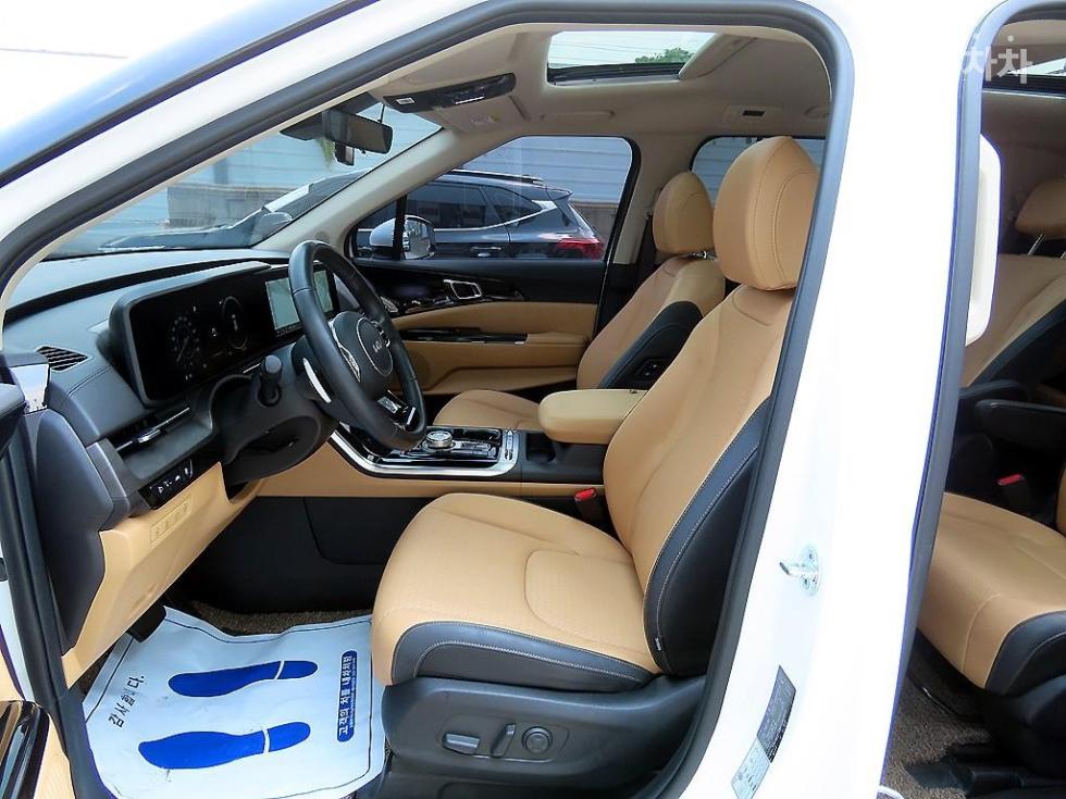 2023 - kia carnival