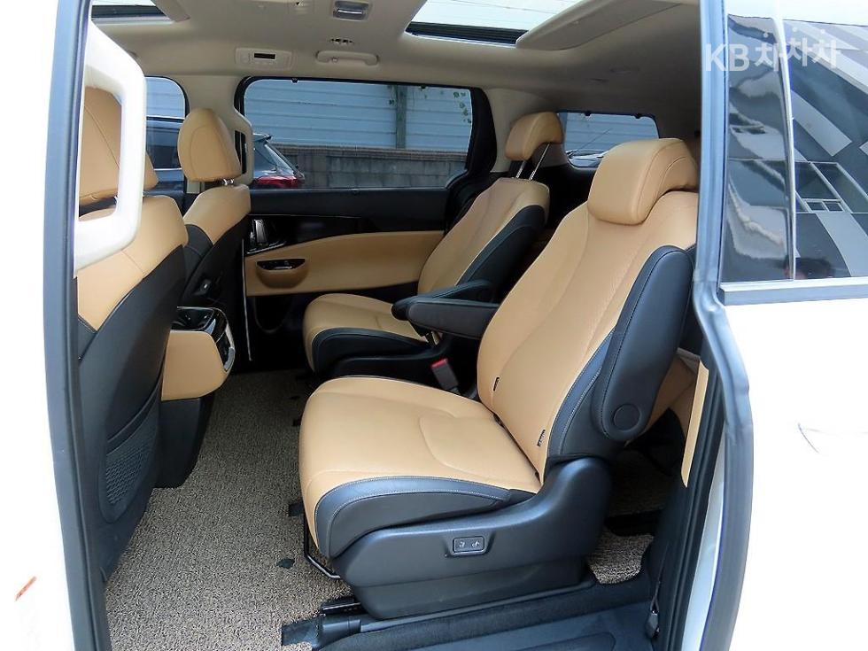 2023 - kia carnival