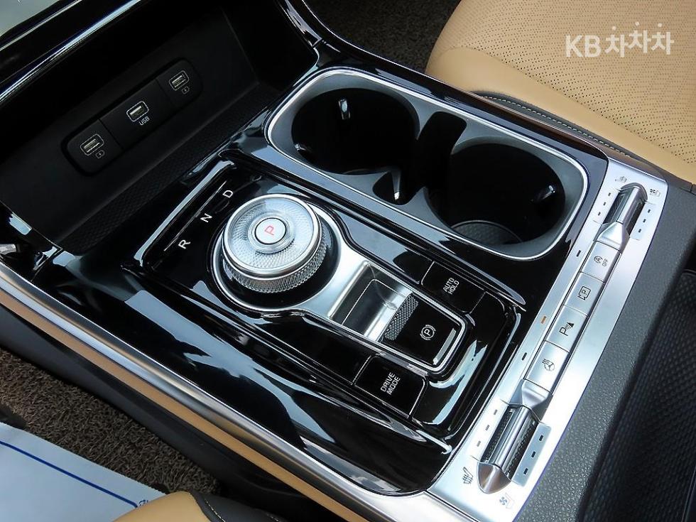 2023 - kia carnival