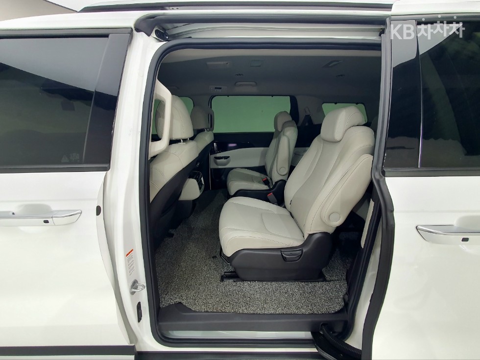 2021 - kia carnival