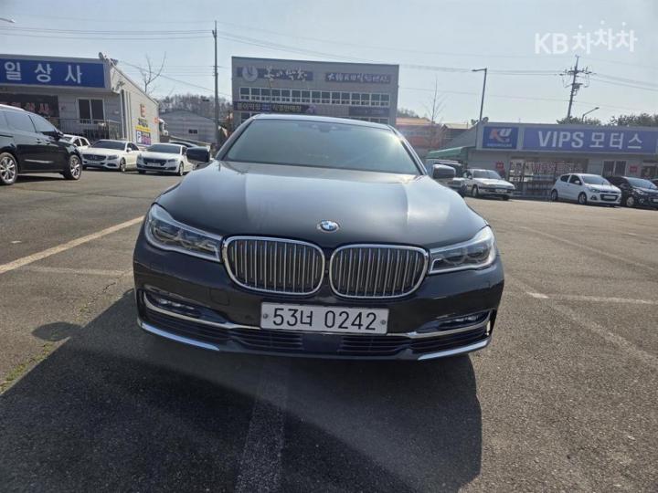 BMW 7 Series G11 740Li xDrive Base Type