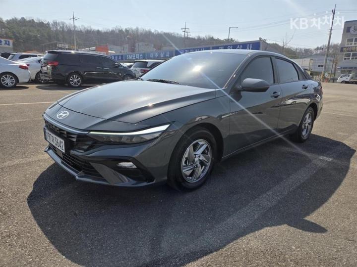 Hyundai Avante CN7 1.6 Gasoline Smart 3