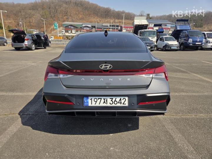 Hyundai Avante CN7 1.6 Gasoline Smart 4
