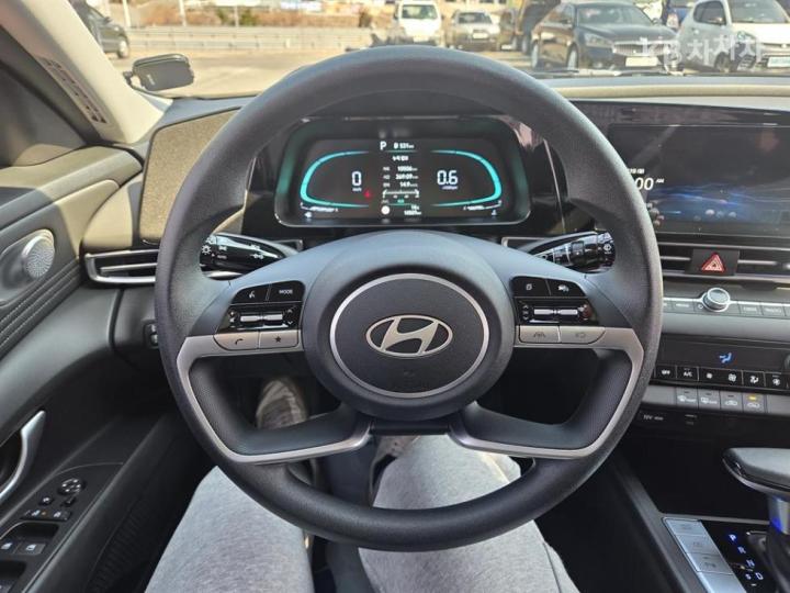 Hyundai Avante CN7 1.6 Gasoline Smart 6