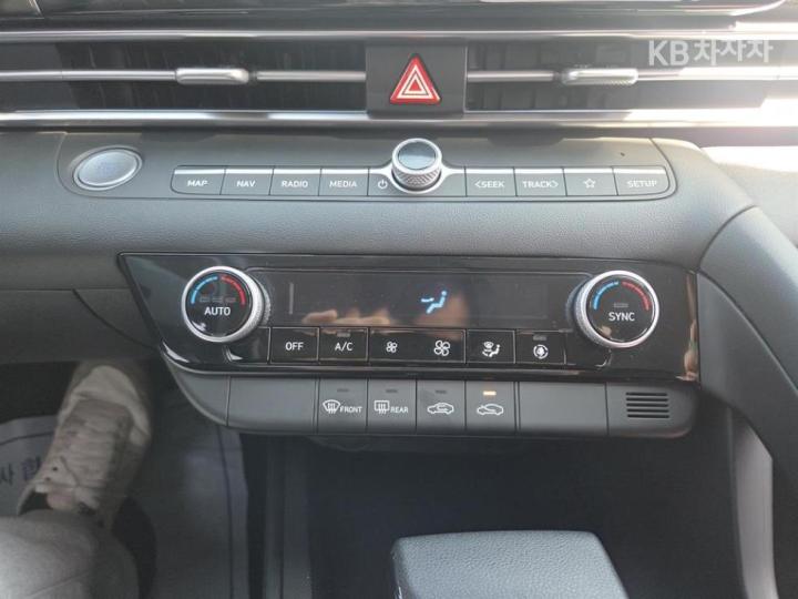 Hyundai Avante CN7 1.6 Gasoline Smart 9