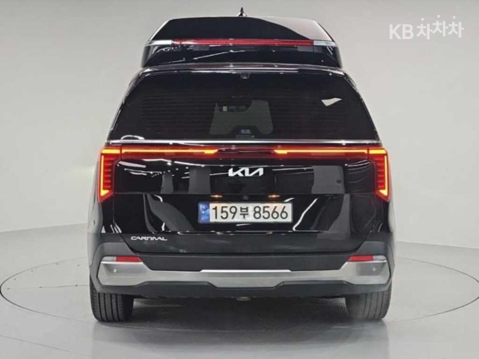 2024 Kia 4 photo