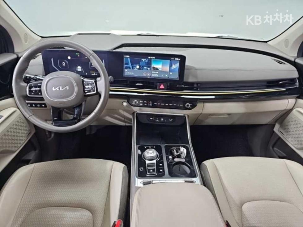 2024 Kia 4 photo