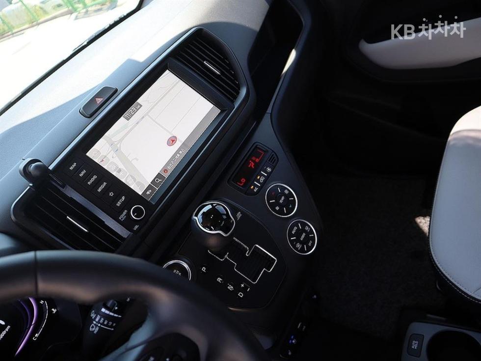 2025 - kia kia