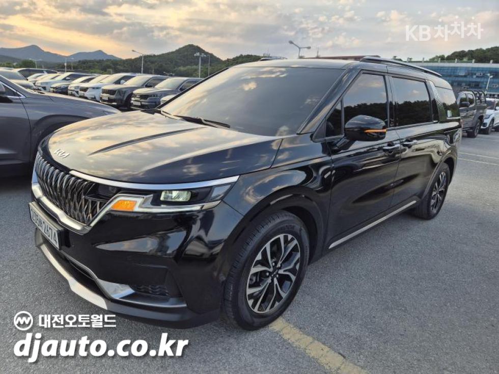 2023 - kia carnival