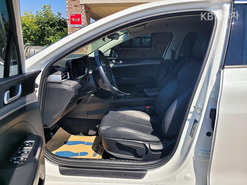2023 - kia k5