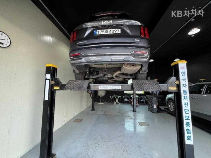 Kia Sorento Hybrid 1.6 HEV 4WD Signature — фото 2