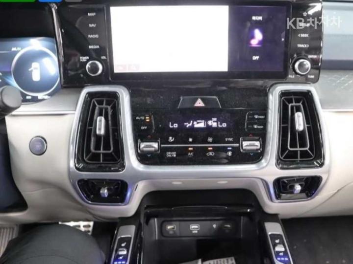 Kia Sorento Hybrid 1.6 HEV 4WD Signature — фото 5