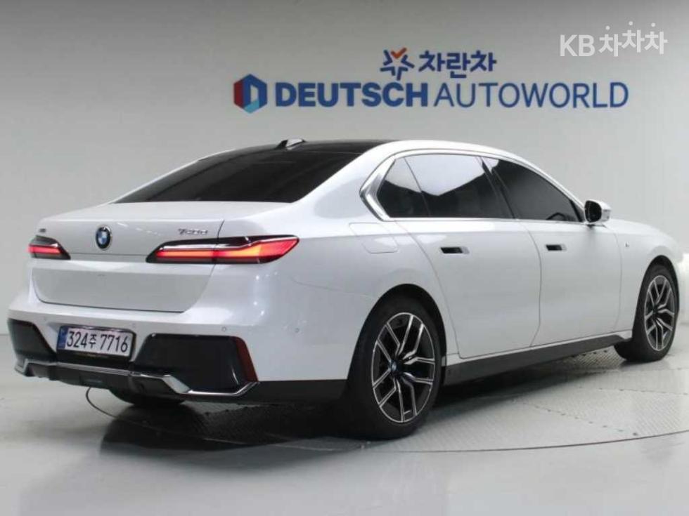 BMW 7er — miniaturë 2
