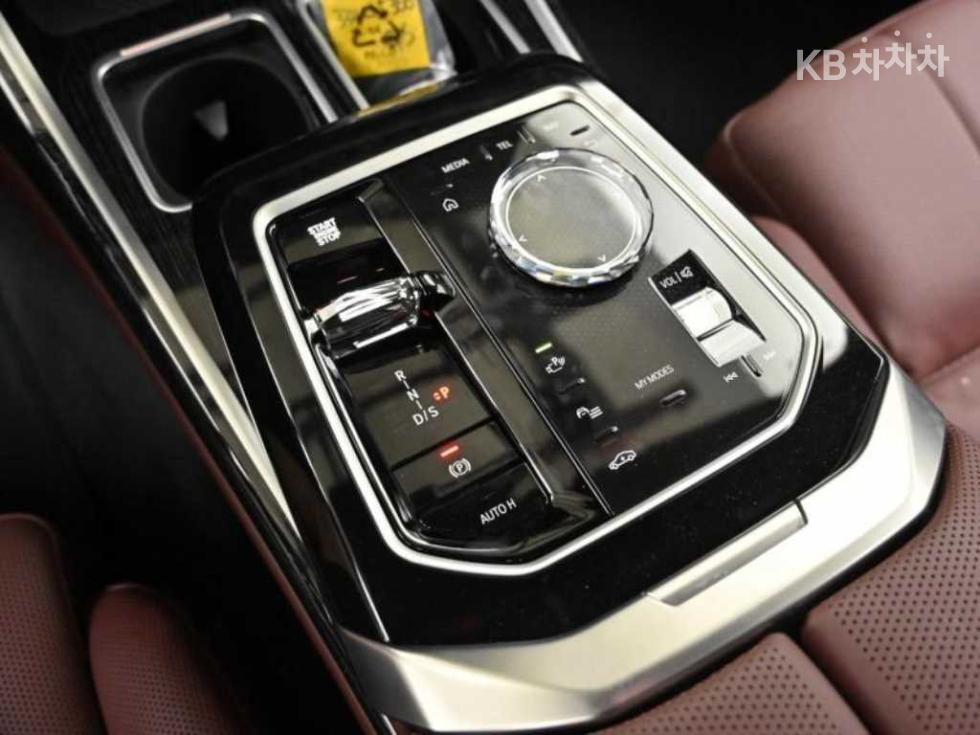 BMW 7er — miniaturë 9