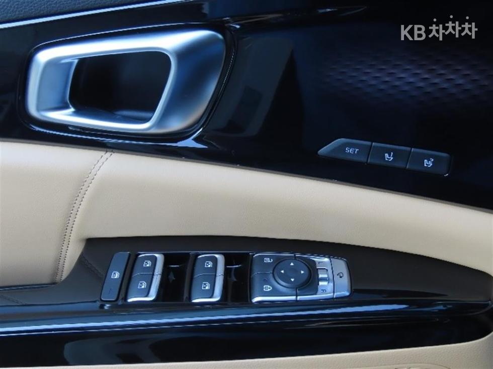 2023 - kia carnival