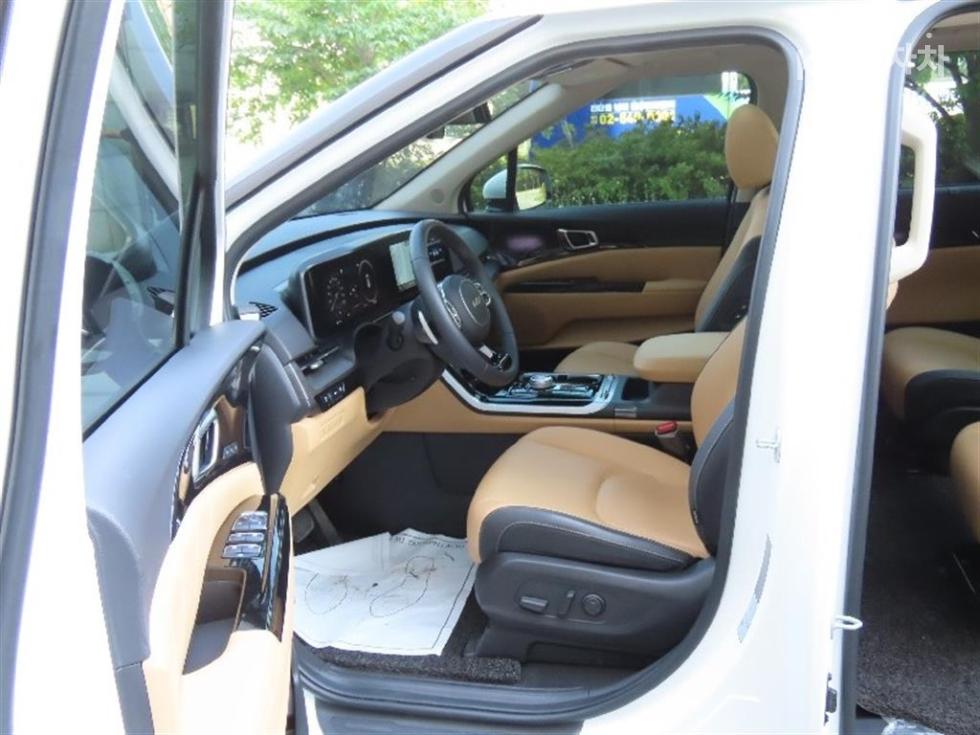 2023 - kia carnival