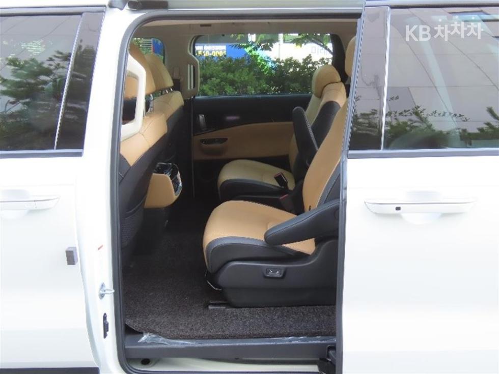 2023 - kia carnival