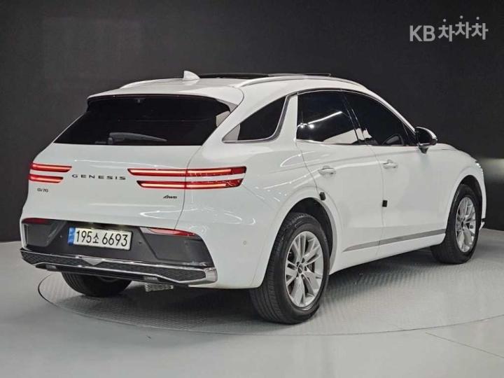 Genesis GV70 Gasoline 2.5T AWD — фото 4