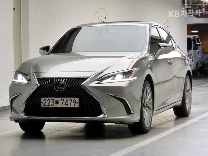 Lexus ES New Generation 300h Executive 3