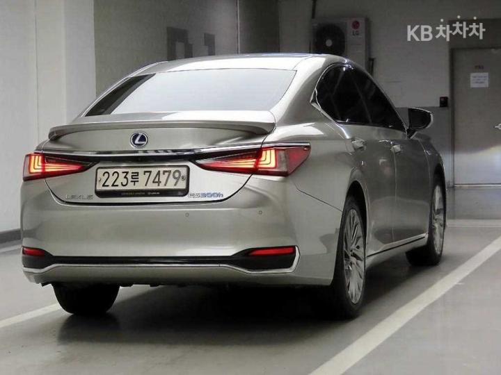 Lexus ES New Generation 300h Executive 5