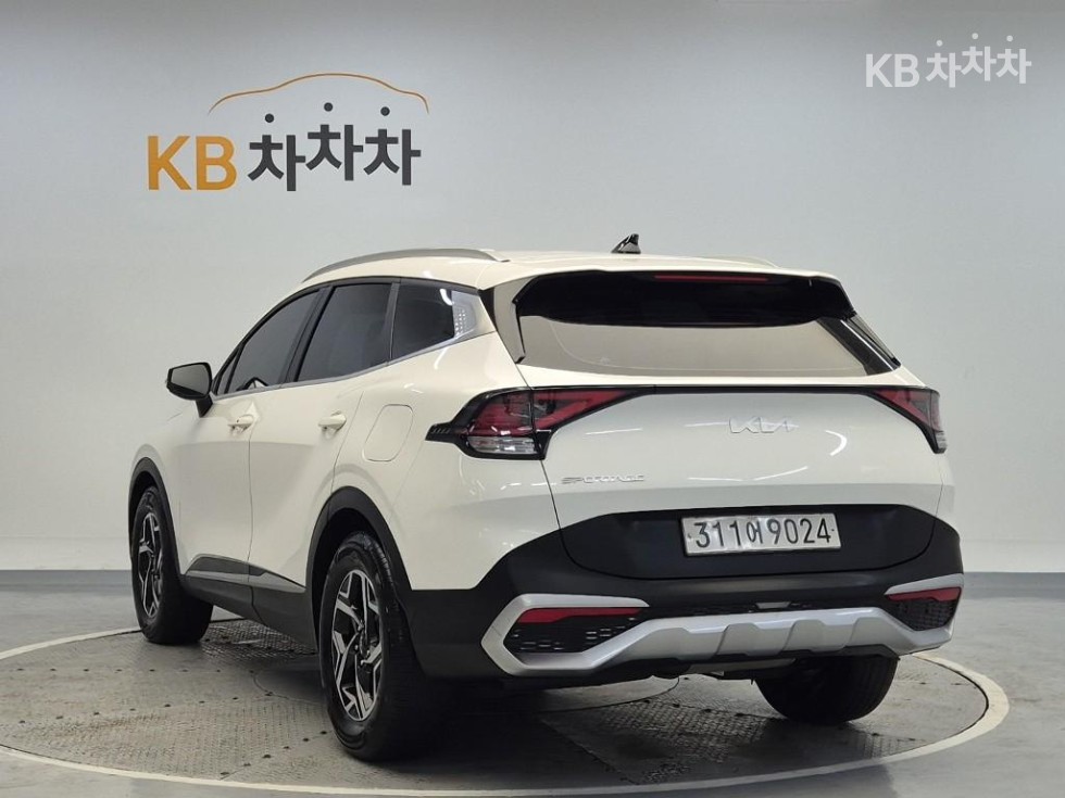 2023 - kia sportage