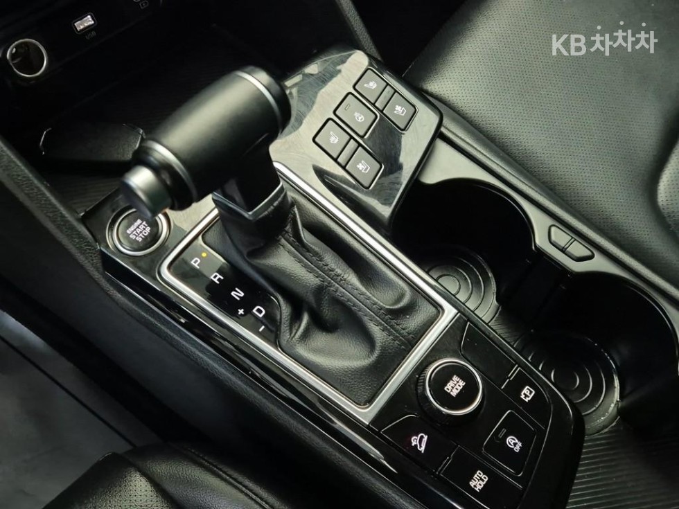 2023 - kia sportage