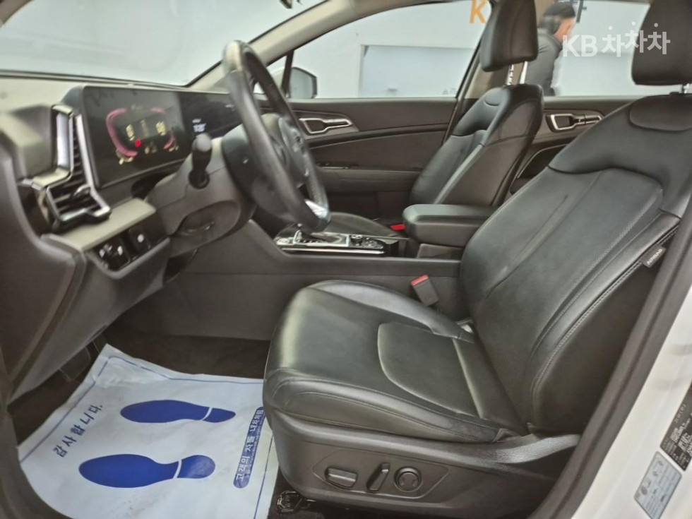 2023 - kia sportage