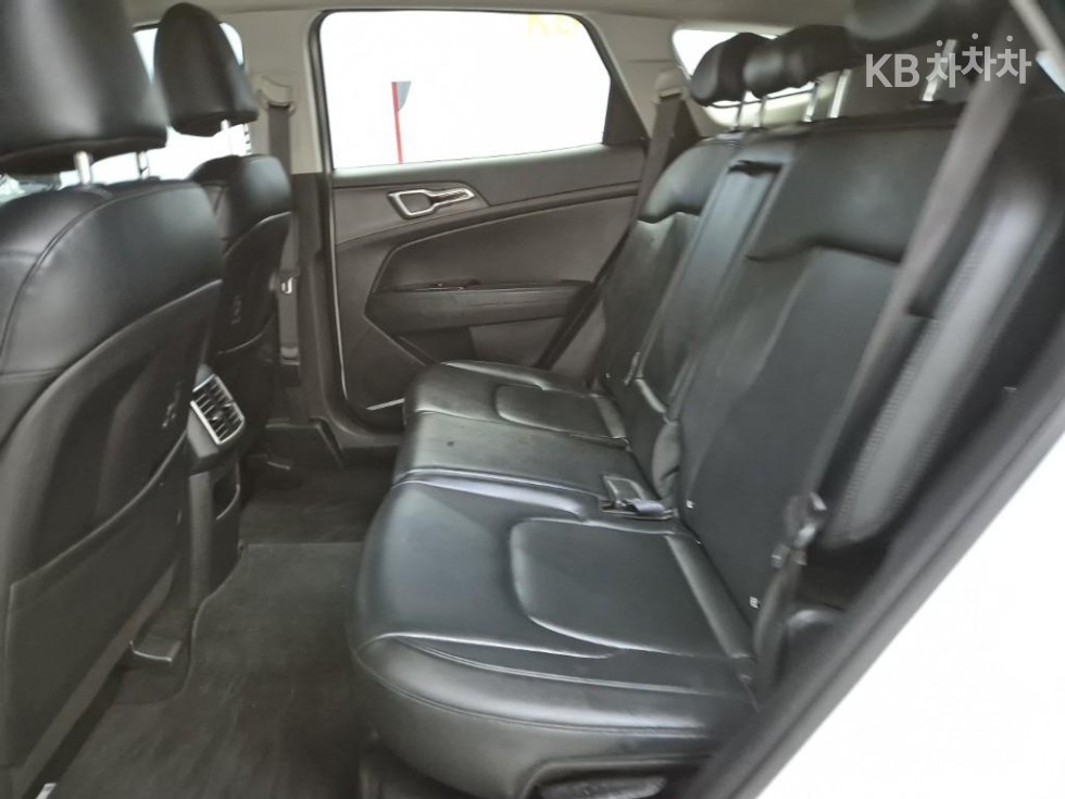 2023 - kia sportage