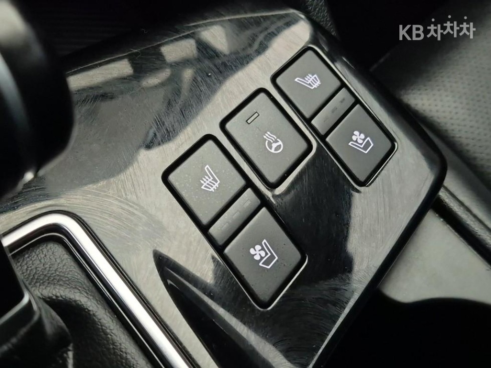 2023 - kia sportage