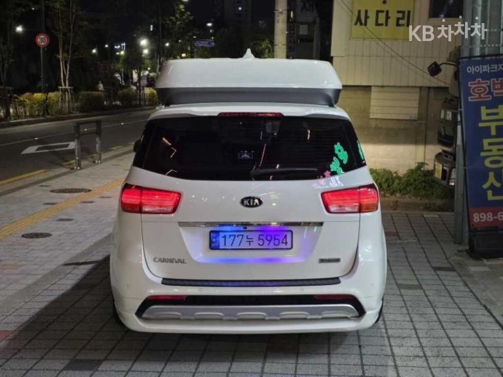 2018 - kia carnival