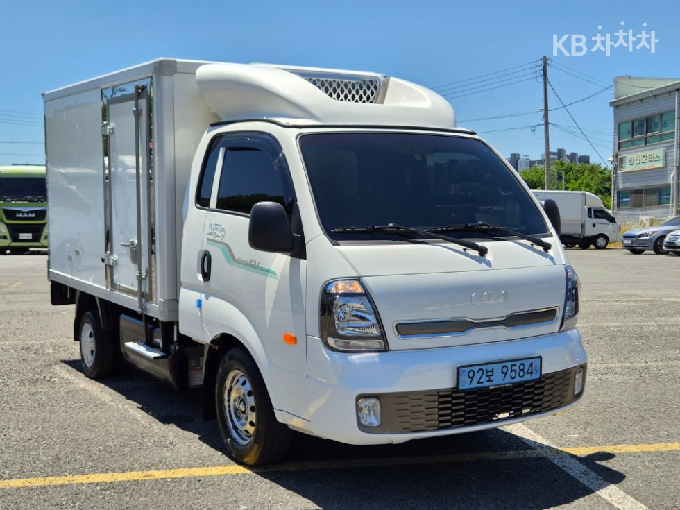 2025 Kia Bongo Refrigerated truck 1 ton standard king cab extra long axle GL