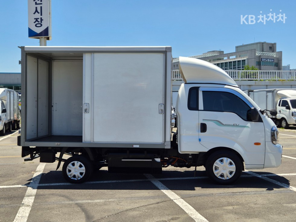2023 - kia bongo iii