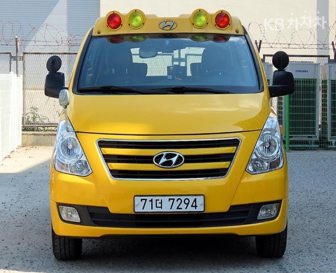 2017 hyundai starex 12-seater wagon CVX modern