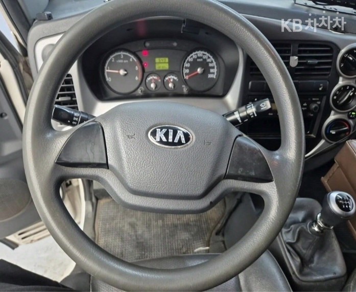 2013 - kia bongo iii