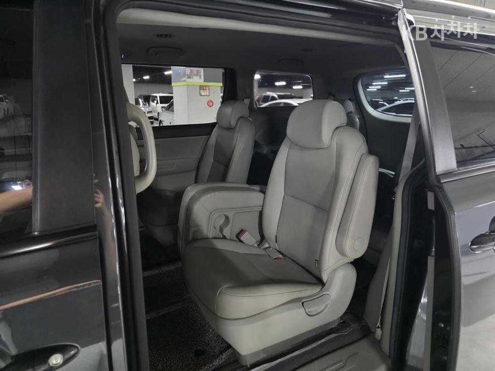 2018 - kia carnival