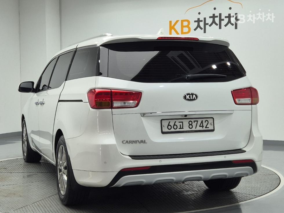 2017 - kia carnival