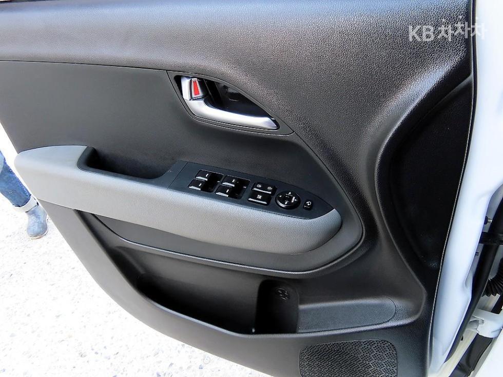 2023 - kia kia
