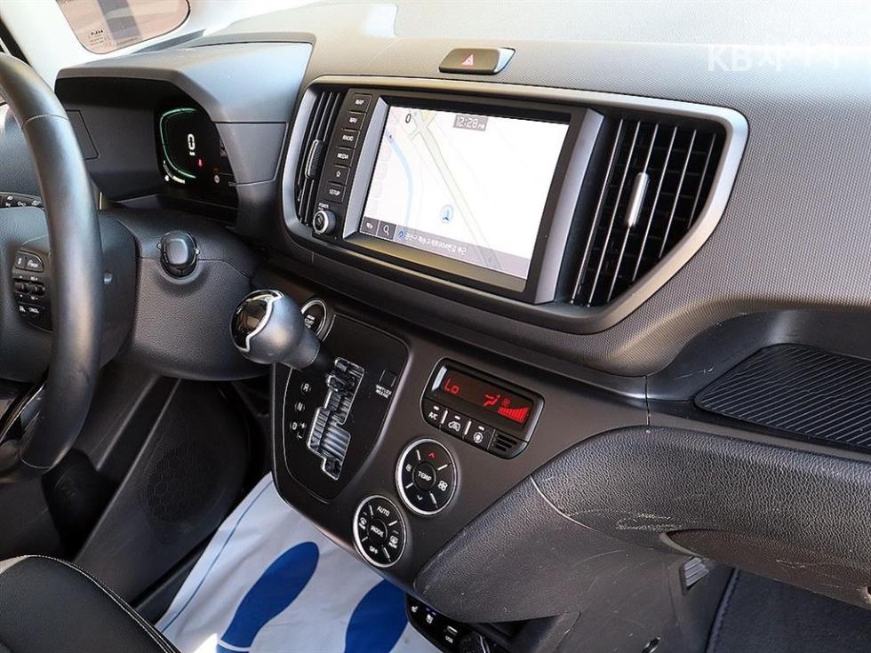 2023 - kia kia