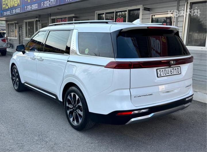 Kia Carnival D2.2 Noblesse — фото 3