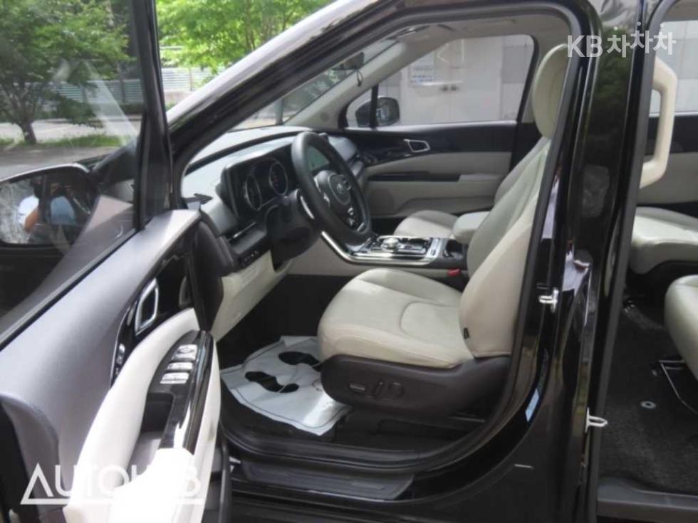 2021 - kia carnival