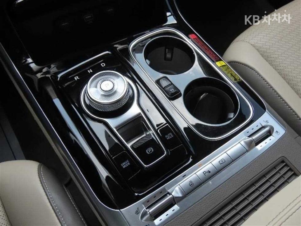 2023 - kia carnival