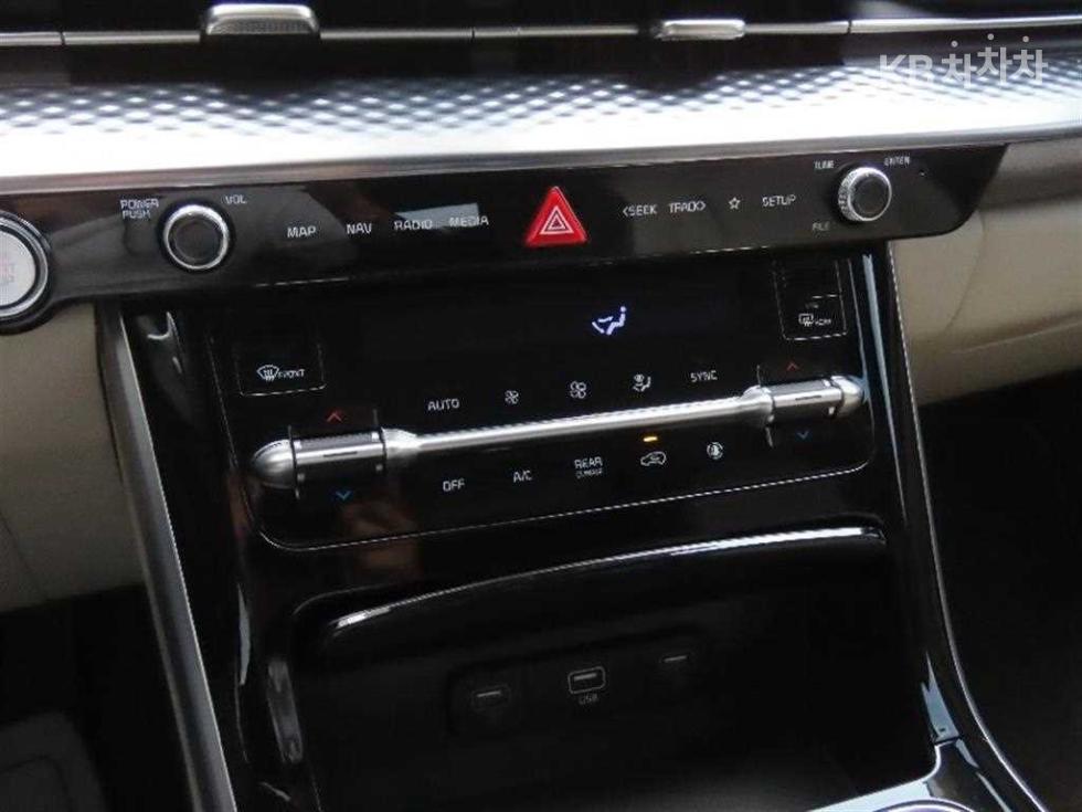 2023 - kia carnival