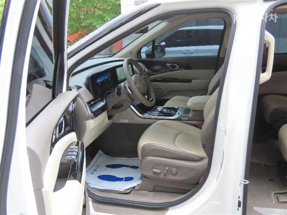 2023 - kia carnival